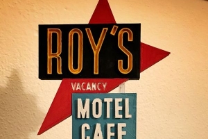 Roy's Motel & Cafe Sign